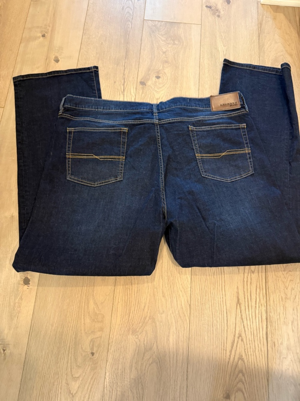 NWOT Men’s Jos A Bank Relaxed Fit Reserve Jeans 42x32